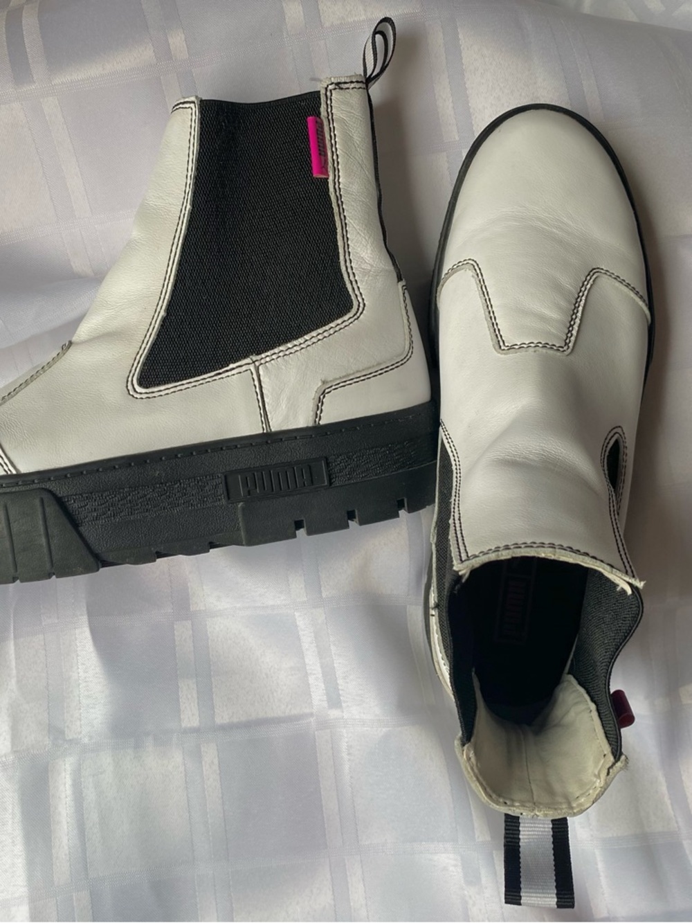 Puma White & Black Leather Chukka Boots with Pink Tab